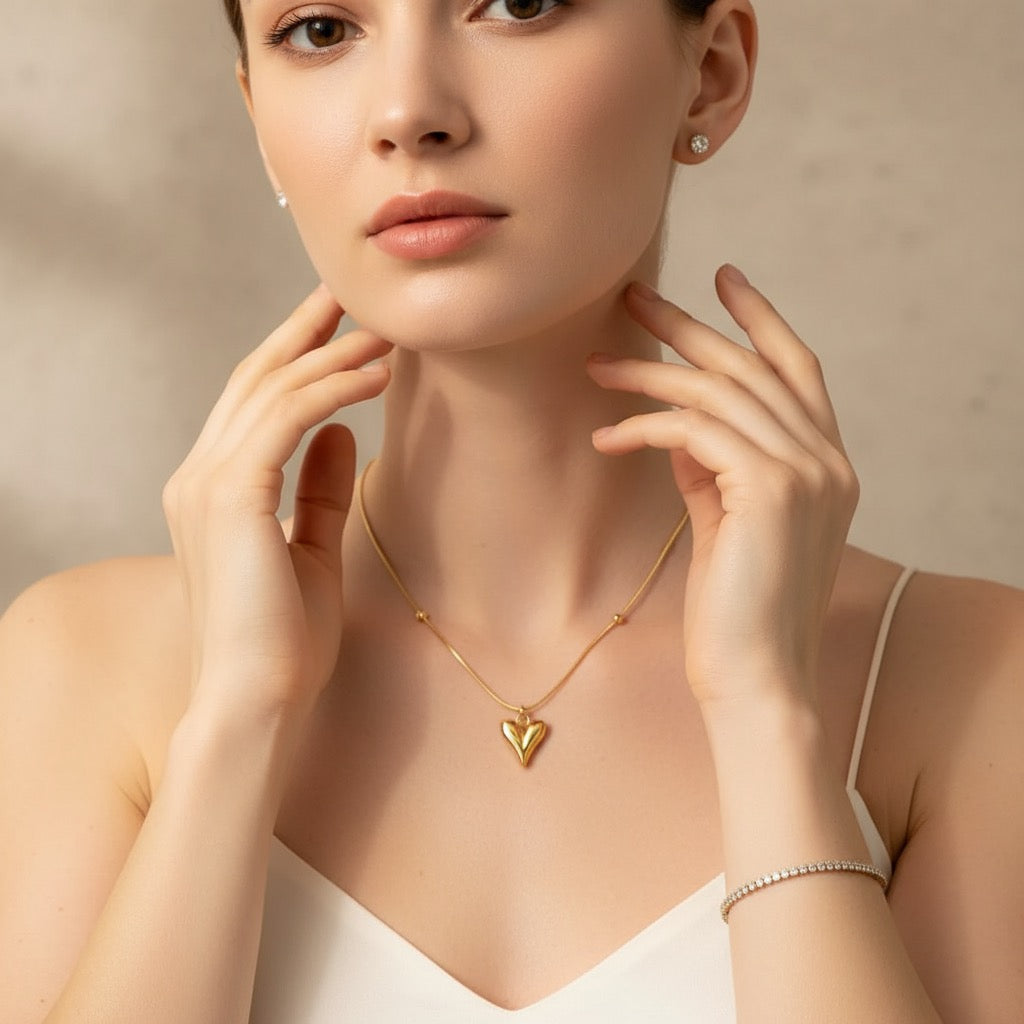 “Golden Heart Elegance Necklace”